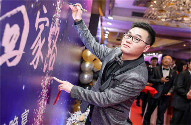 【高光“疫”事】勇敢逆行的特殊“网约车”——九游老哥90后，用信念打通生命运输线