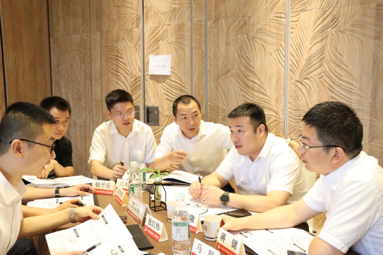 2021年6月25日-26日，九游老哥二建组织开展了2021年中高层主管执行力培训。本次培训特邀清华、北大、上海交大总裁班讲师，中国企业家协会特聘高级讲师许晋老师进行授课。