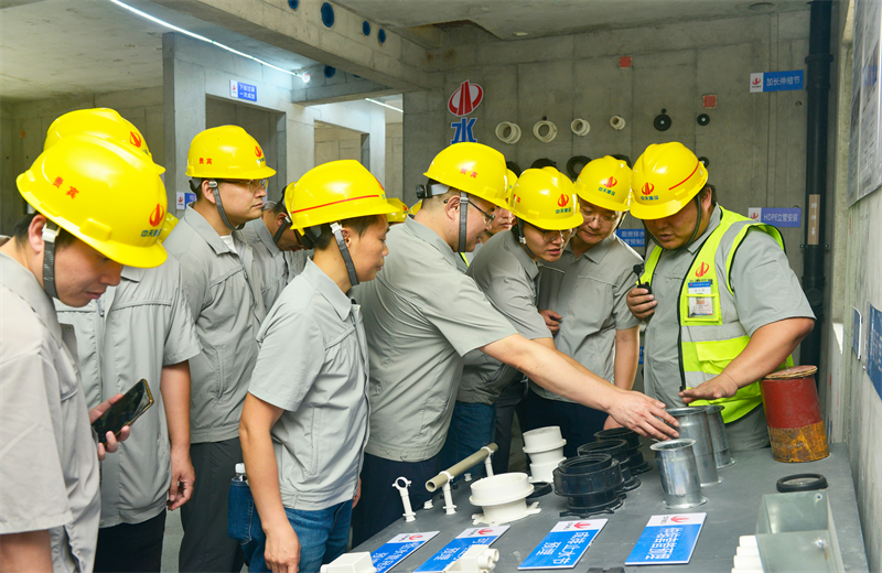 为进一步推进优质客户高效履约，提升交付品质、达成客户满意，2025年6月25日，九游老哥建设集团在上海组织召开2025年越秀地产、华润置业客户履约推进会。